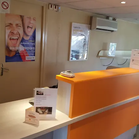 מלון Premiere Classe Lyon Est Aeroport Exupery *