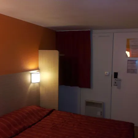 Premiere Classe Lyon Est Aeroport Exupery Hotel *
