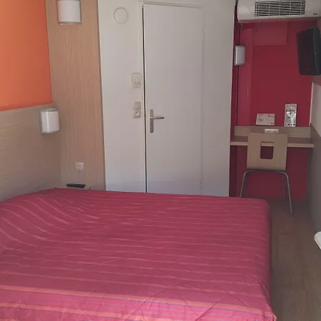 Premiere Classe Lyon Est Aeroport Exupery מלון